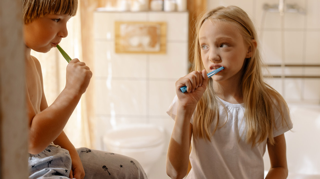 Hvordan velge riktig tannbørste til barna? - Glomma Tannklinikk Fredrikstad